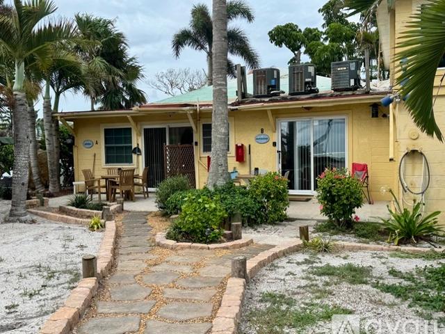1 BR, 1 BA Apartment 2818 Avenue E, Unit 2 Barbados, Holmes Beach, FL 34217