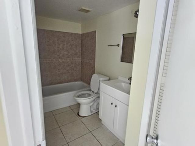 1 BR, 1 BA Apartment 2845 Somerset Park Dr, Unit 203, Tampa, FL 33613