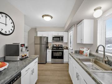 1 BR, 1 BA Apartment 2860 Charter Boulevard Unit 2468106, Troy, MI 48083