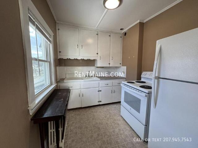 1 BR, 1 BA Apartment 28 Pleasant St. Apt Waterville, ME 04901