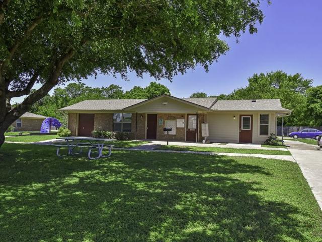 1 BR, 1 BA Apartment 200 Daniels Drive, Kerens, TX 75144