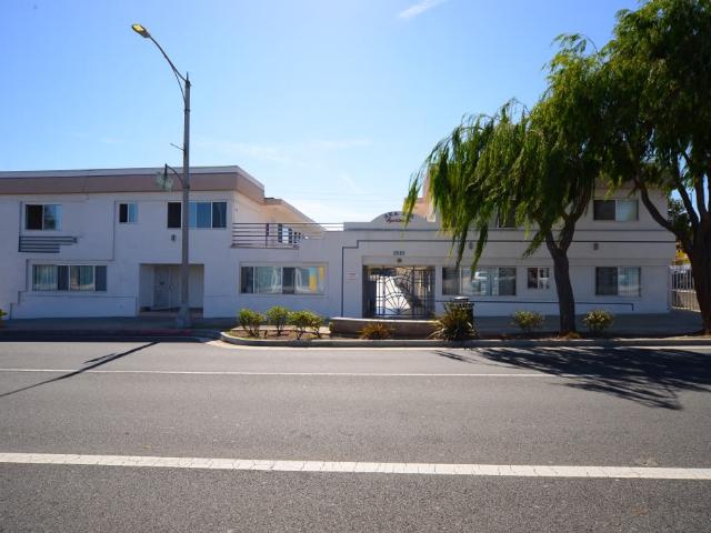 1 BR, 1 BA Apartment 2020 Artesia Boulevard Unit 13, Redondo Beach, CA 90278