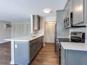 1 BR, 1 BA Apartment 2050 & 2052 East 7th Avenue Unit 206 2052, Saint Paul, MN 55109