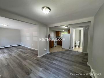 1 BR, 1 BA Apartment 206 Maine Ave. Apt Farmingdale, ME 04344
