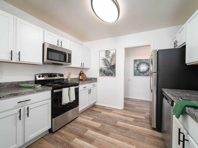 1 BR, 1 BA Apartment 20800 Knob Woods Dr Unit 15208, Southfield, MI 48076