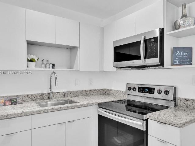 1 BR, 1 BA Apartment 208 Southeast 4th Street, Hallandale Beach, FL 33009