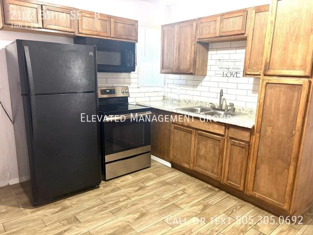 1 BR, 1 BA Apartment 2102 Edith SE, Albuquerque, NM 87102