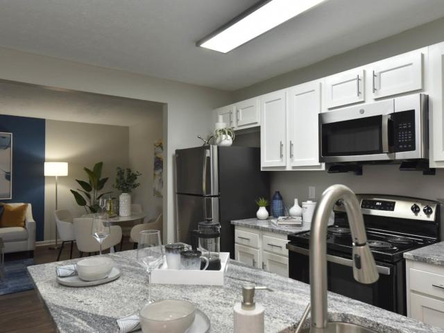 1 BR, 1 BA Apartment 2106 Buechel Bank Rd Unit 70, Louisville, KY 40218