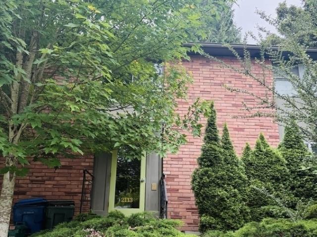 1 BR, 1 BA Apartment 2113 N 37th St, Seattle, WA 98103