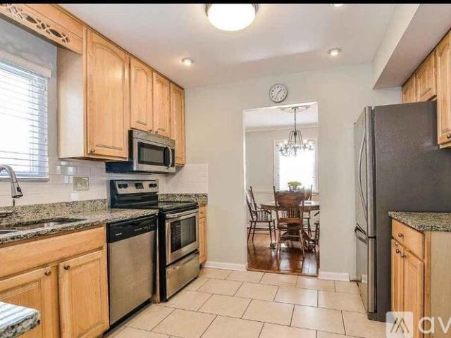 1 BR, 1 BA Apartment 211 Summers Court, Sterling, VA 20164