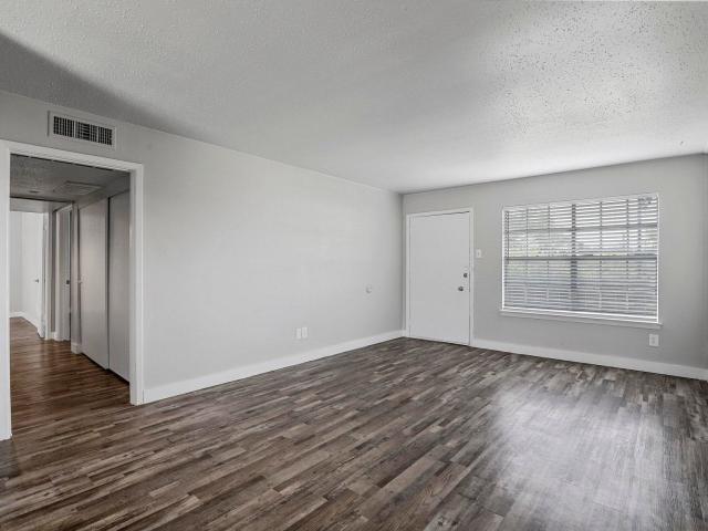 1 BR, 1 BA Apartment 2121 Handley Dr Unit 8, Fort Worth, TX 76112