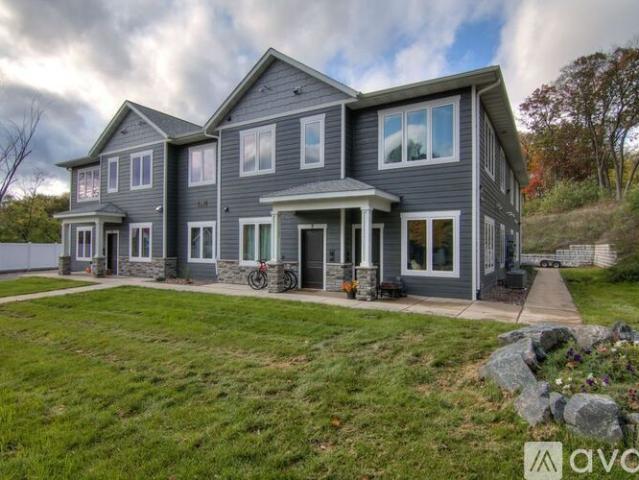 1 BR, 1 BA Apartment 2130 4th St, Unit 13, Eau Claire, WI 54703