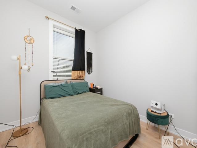 2 BR, 1 BA Apartment 2156 W 21st St, Unit 6, Chicago, IL 60608