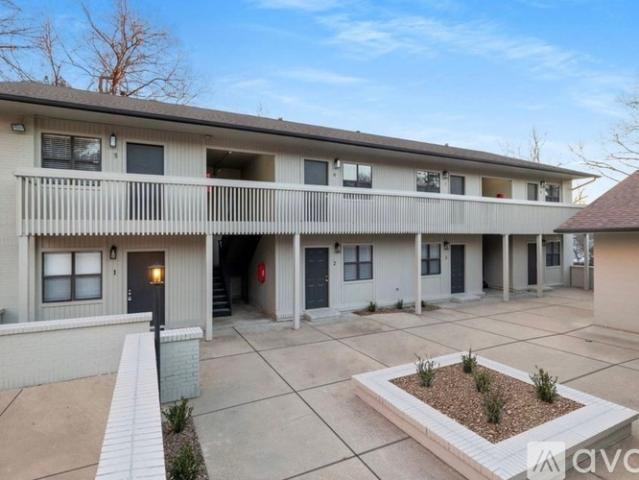 1 BR, 1 BA Apartment 215 W Watson St, Unit 10, Fayetteville, AR 72701