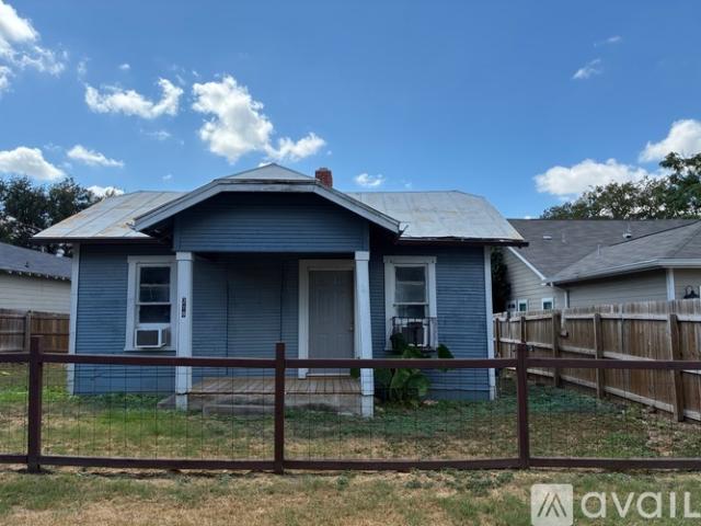 1 BR, 1 BA Apartment 218 Fredonia St, San Antonio, TX 78203