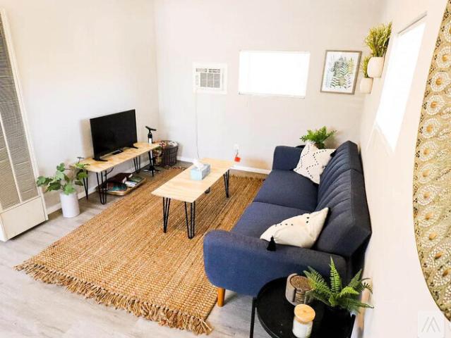 1 BR, 1 BA Apartment 219 Girard Boulevard Southeast, Unit 2 Furnished, Albuquerque, NM 87106