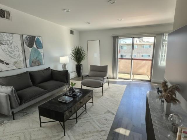 1 BR, 1 BA Apartment 22035 Burbank Boulevard Unit S 335, Woodland Hills, CA 91367