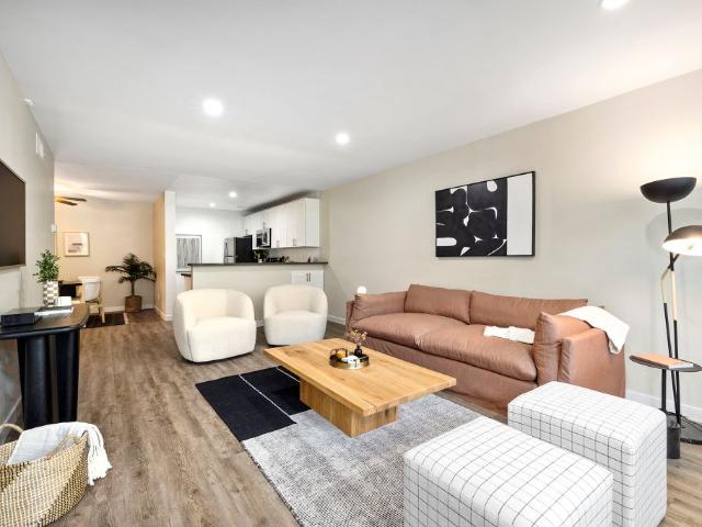 1 BR, 1 BA Apartment 22100 Erwin Street Unit B406, Woodland Hills, CA 91367