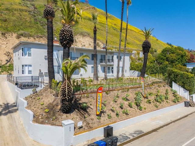 1 BR, 1 BA Apartment 22147 Pacific Coast Highway Unit 8, Malibu, CA 90265
