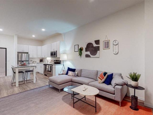 1 BR, 1 BA Apartment 2220 Snelling Avenue Unit 218, Minneapolis, MN 55404