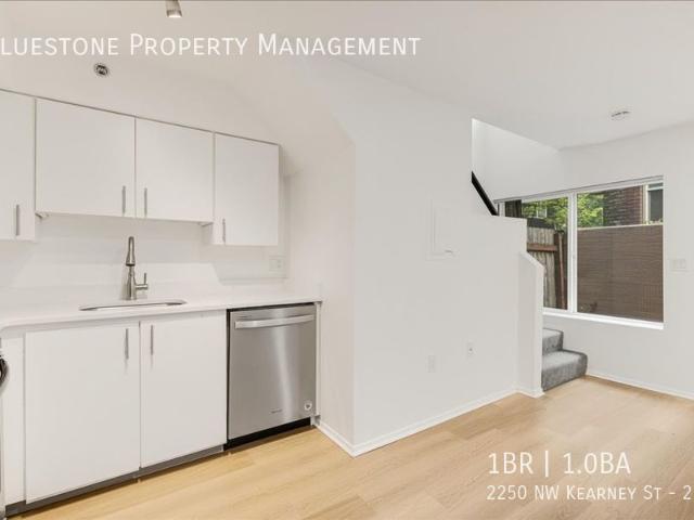 1 BR, 1 BA Apartment 2250 NW Kearney St, Portland, OR 97210