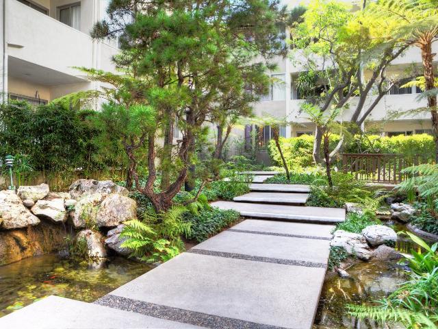 1 BR, 1 BA Apartment 233 South Barrington Avenue Unit 19204, Los Angeles, CA 90049