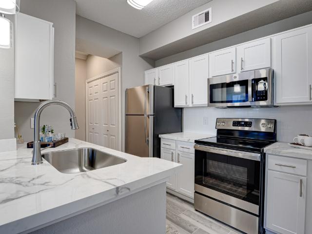 1 BR, 1 BA Apartment 3400 Western Center Boulevard Unit 0167, Fort Worth, TX 76137