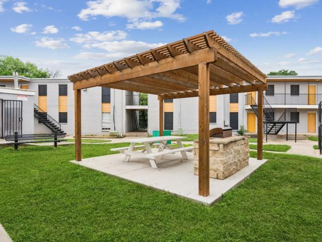 1 BR, 1 BA Apartment 3500 South Riverside Drive Unit 05 0506A, Fort Worth, TX 76119