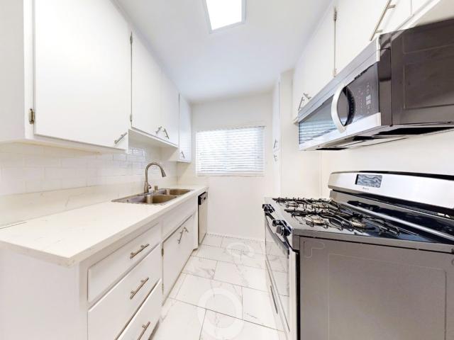 1 BR, 1 BA Apartment 351 South Manhattan Place Unit 035#12, Los Angeles, CA 90020