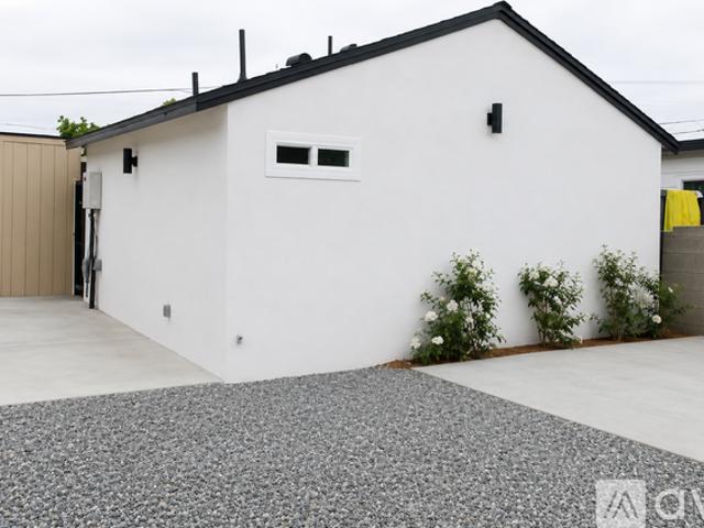 1 BR, 1 BA Apartment 3650 W 111 Th Pl, Unit 3/4, Inglewood, CA 90303