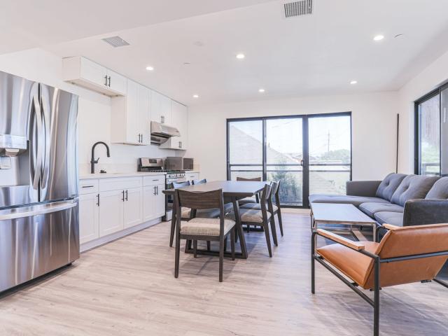 1 BR, 1 BA Apartment 3679 Halldale Avenue Unit 3677 S Halldale Ave B B1 Private Bathroom, Los Angeles, CA 90018