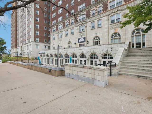 1 BR, 1 BA Apartment 3701 Lindell Boulevard Unit 11C, Saint Louis, MO 63108