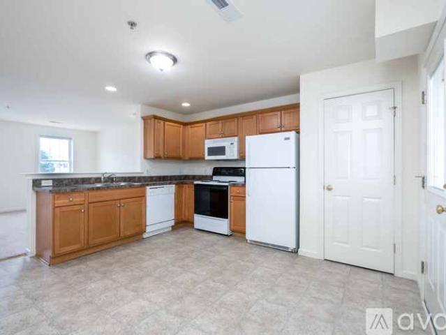 1 BR, 1 BA Apartment 325 College Manor Ave, Unit 325 College Manor Ave, Millersville, PA 17551