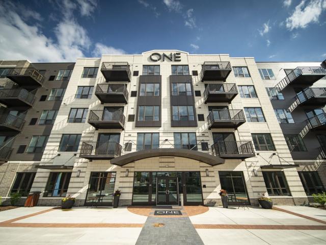 1 BR, 1 BA Apartment 375 W Dundee Rd Unit 449, Wheeling, IL 60090