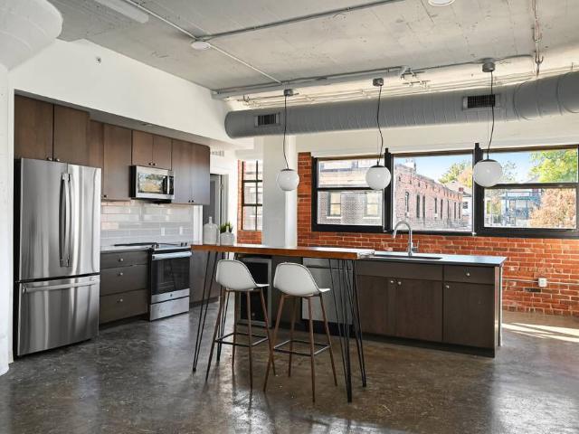 1 BR, 1 BA Apartment 3835 Main St Unit 2 302, Kansas City, MO 64111