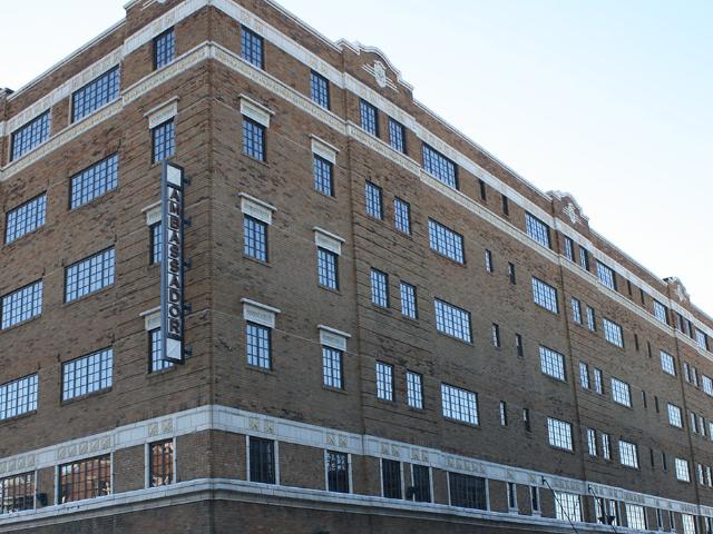 1 BR, 1 BA Apartment 39 East 9th Street Unit 512, Indianapolis, IN 46204