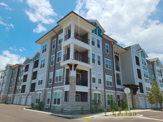 1 BR, 1 BA Apartment 3000 Grand Cypress Drive Unit 211, Lutz, FL 33559