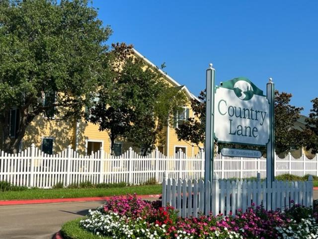 1 BR, 1 BA Apartment 300 W Henderson Rd Unit 203, Angleton, TX 77515