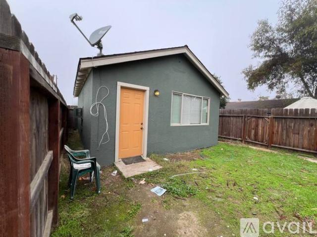 1 BR, 1 BA Apartment 304 N Sierra Vista Ave, Unit B, Fresno, CA 93702