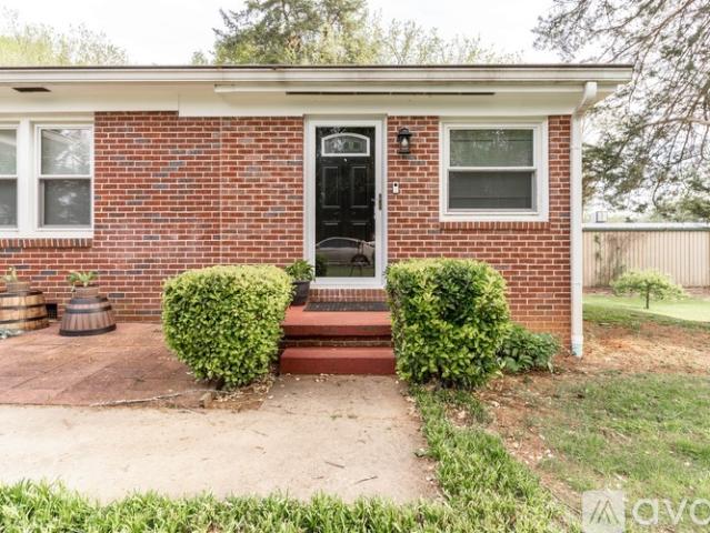 1 BR, 1 BA Apartment 3125 1st Ave Pl SW, Unit Apt 1 Bdrm, Hickory, NC 28602
