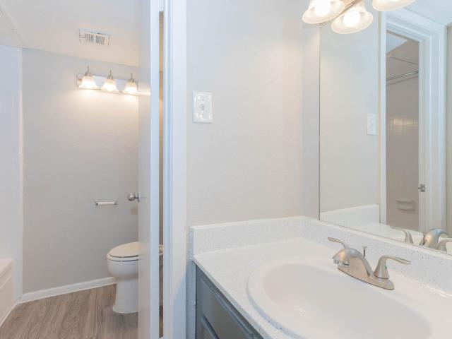 1 BR, 1 BA Apartment 3125 Crestdale Drive Unit 18 2069A, Houston, TX 77080
