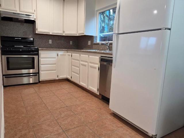 1 BR, 1 BA Apartment 3172 Larga Avenue, Los Angeles, CA 90039