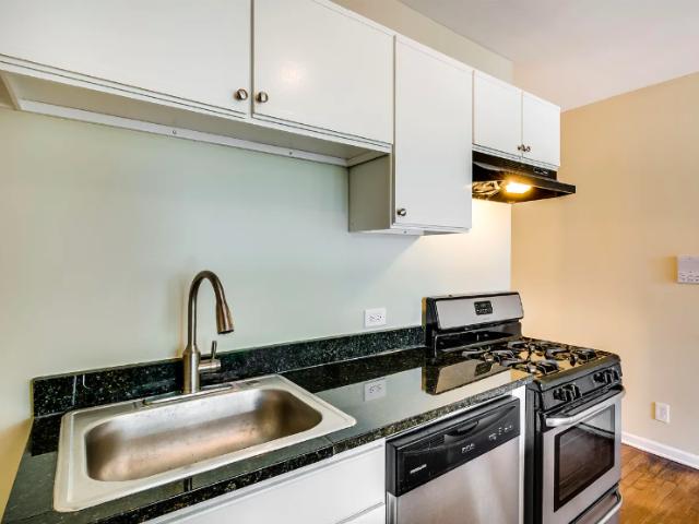 1 BR, 1 BA Apartment 3240 N Clark St, Chicago, IL 60614