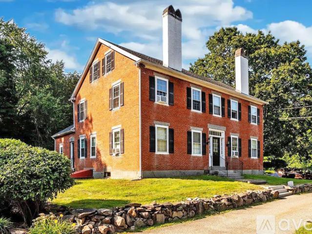 1 BR, 1 BA Apartment 33 Kingston Rd, Unit 4, Exeter, NH 03833