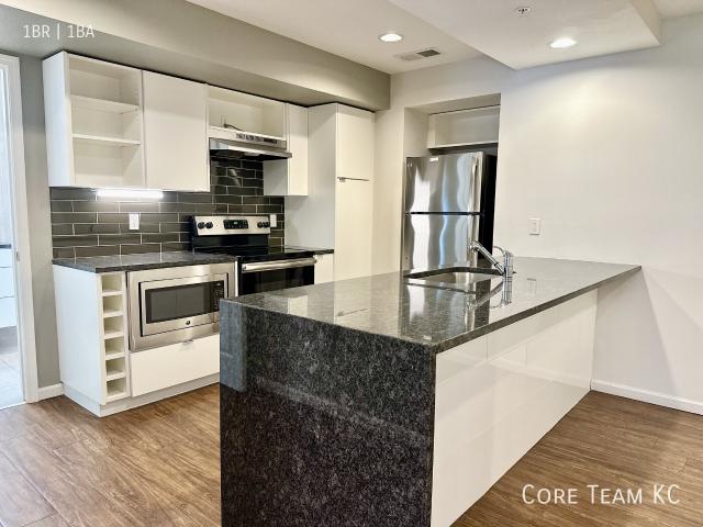 1 BR, 1 BA Apartment 4445 Washington St, Kansas City, MO 64111