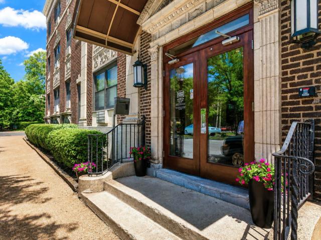 1 BR, 1 BA Apartment 4497 Pershing Avenue Unit 711, Saint Louis, MO 63108