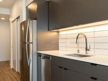 1 BR, 1 BA Apartment 4532 42nd Ave SW, Seattle, WA 98116