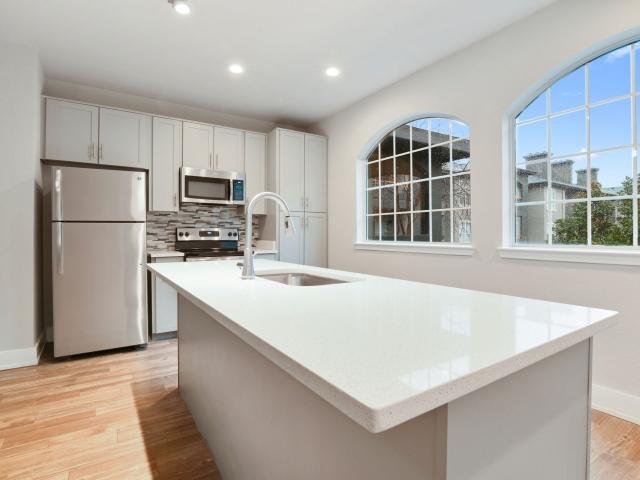 1 BR, 1 BA Apartment 4650 Cole Avenue Unit 240, Dallas, TX 75205