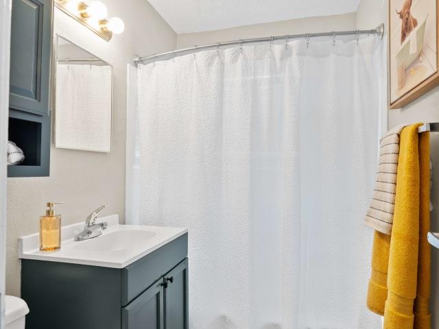 1 BR, 1 BA Apartment 4763 N Highland Avenue Unit 1707 2, Kansas City, MO 64116