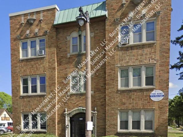 1 BR, 1 BA Apartment 4904 W. Vliet St Milwaukee, WI 53208